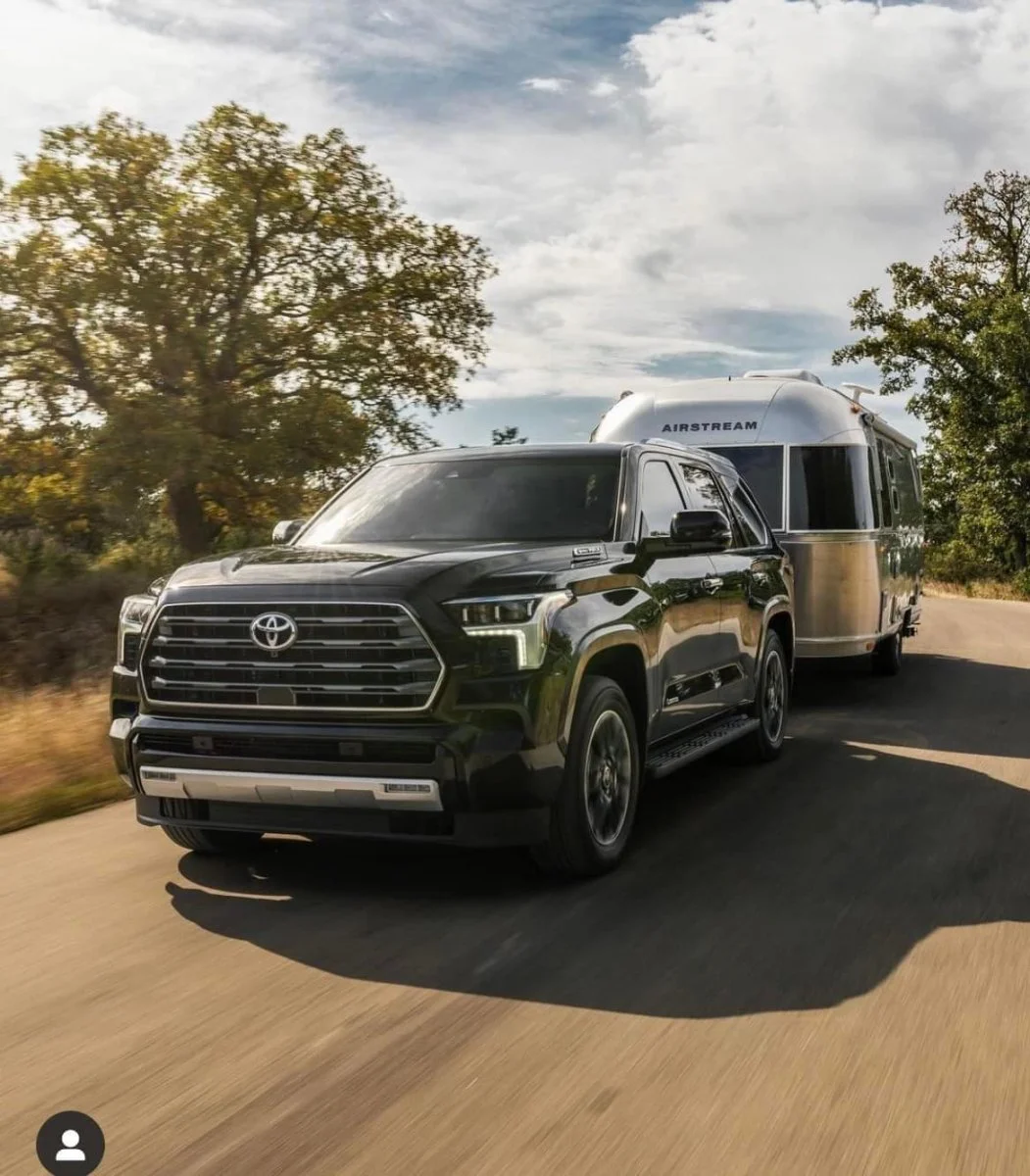 2022-ToyotaSequoia-towing.webp